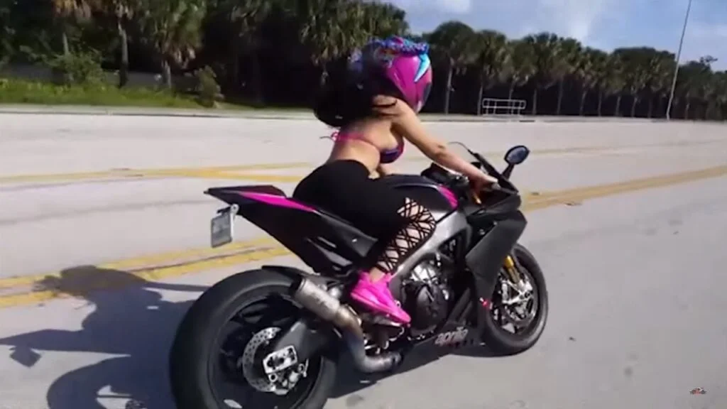 Sexy Girls Walking Fast - Recopilación: Wheelie, Crash, Race y más ...