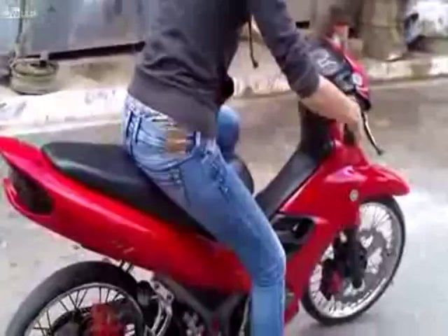 niña atropella motocicleta motocicleta