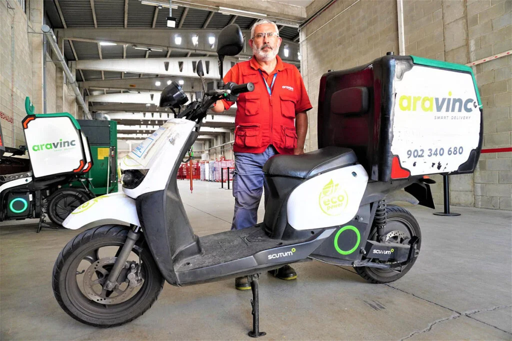 Así queda una moto eléctrica tras 100.000 km repartiendo