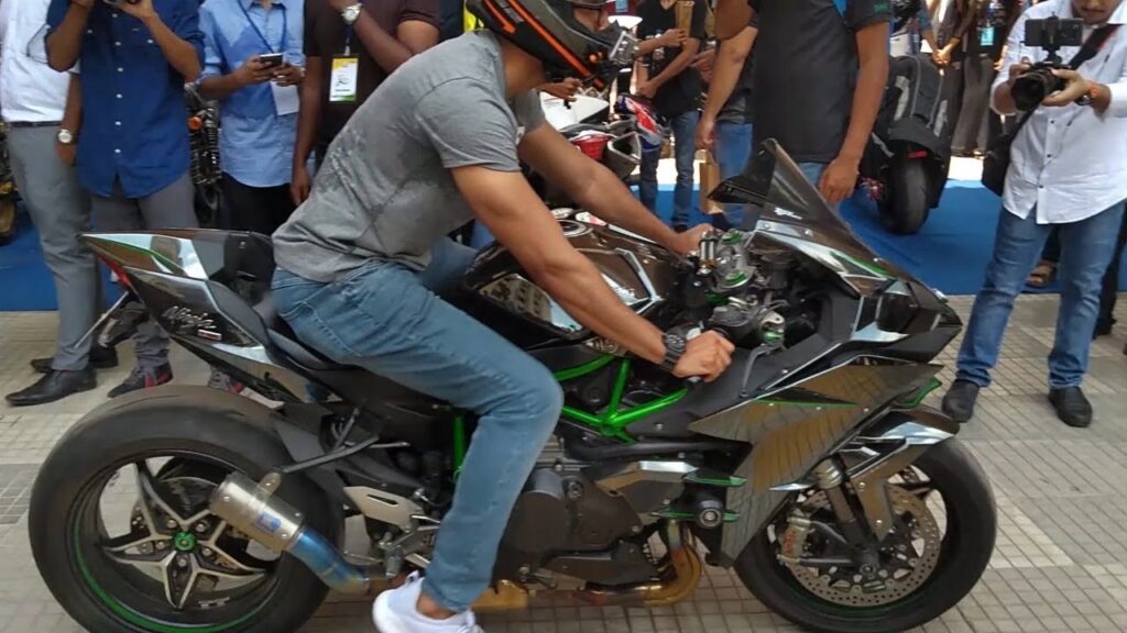 Ninja H2 |  Super espectáculo de bicicletas en Thakur College