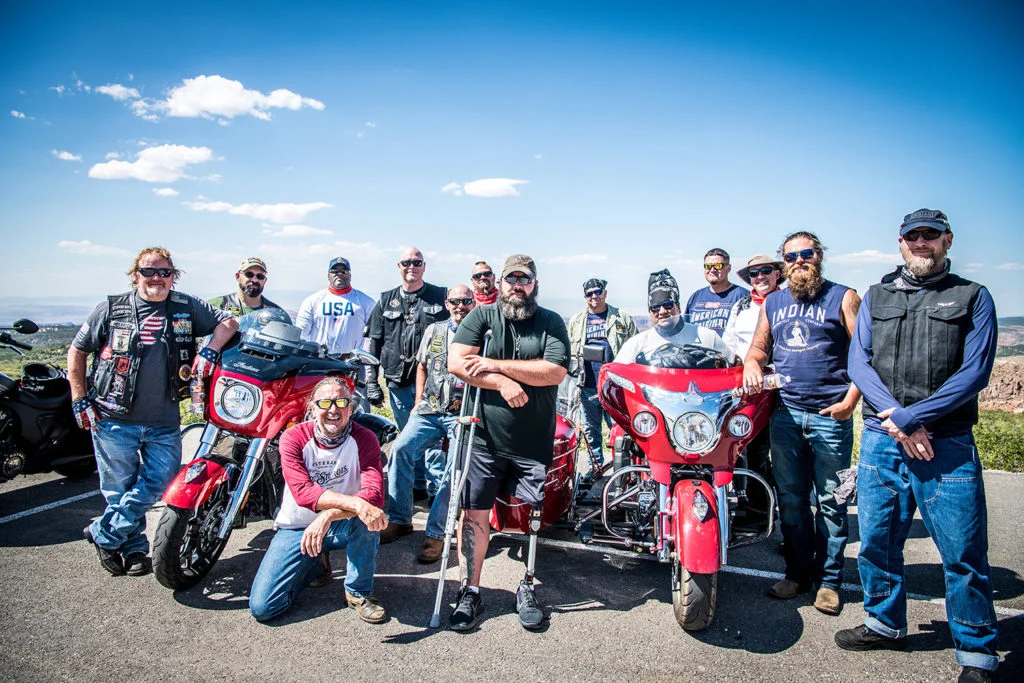 Tour benéfico para veteranos y motocicleta india a Sturgis