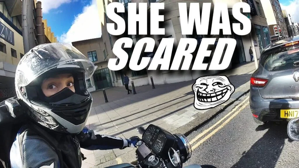 NIÑA BIKER TROLLING