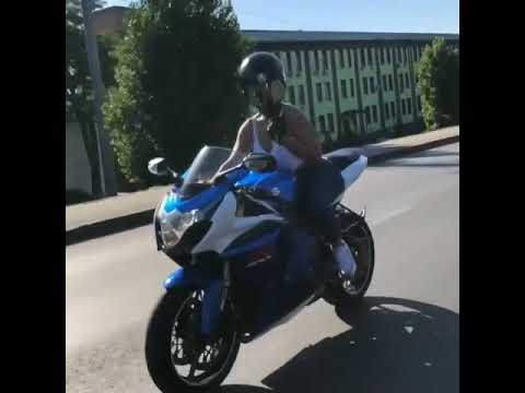 Chica motociclista en Superbike |  Race 2M # pantalones cortos