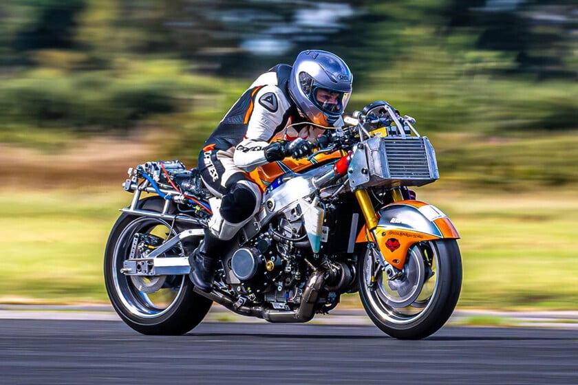 nuevo récord mundial de velocidad para una mujer en moto naked