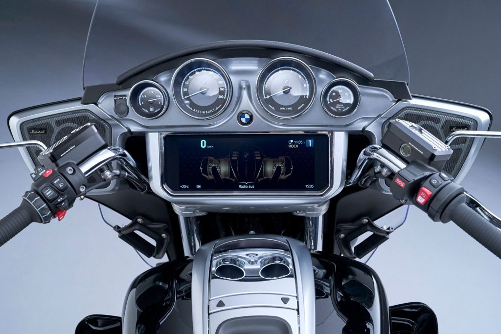 the infotainment screen in the new 2022 BMW Transcontinental