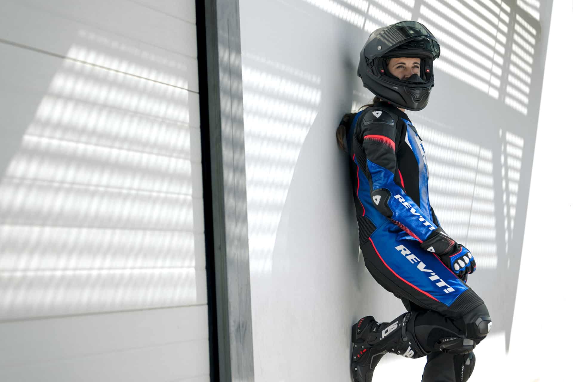 Xena 4 Ladies, ¡el nuevo disfraz de moto completo para mujer de Rev'it!  con preinstalación de airbag