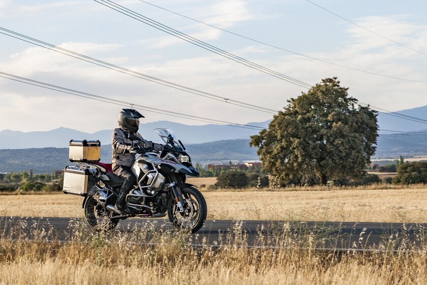 Las mejores rutas en moto por España para este verano. Y hay una mejor que la Ruta 66 americana.